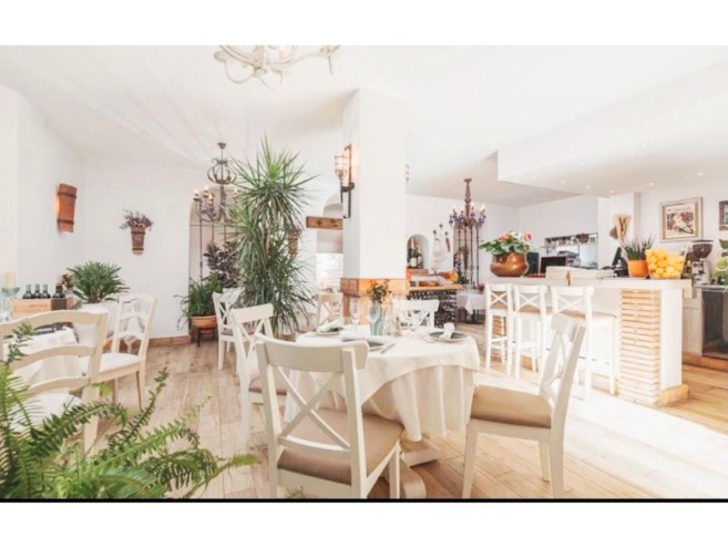 Commerce for sale in Nueva Andalucía, Marbella