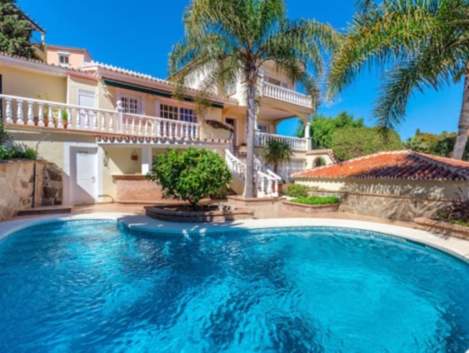 Villa for sale in Nueva Andalucía, Marbella