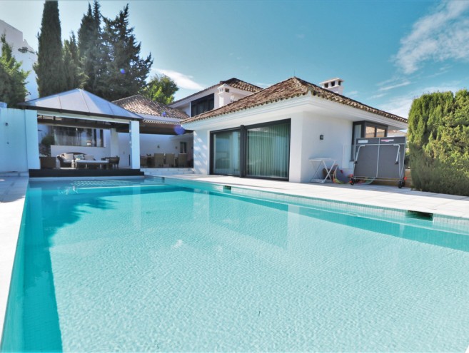 Villa for sale in Nueva Andalucía, Marbella