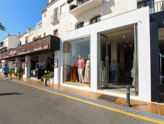 Commercial for sale in Puerto Banús, Marbella