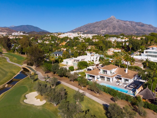 Villa for sale in Las Brisas, Marbella