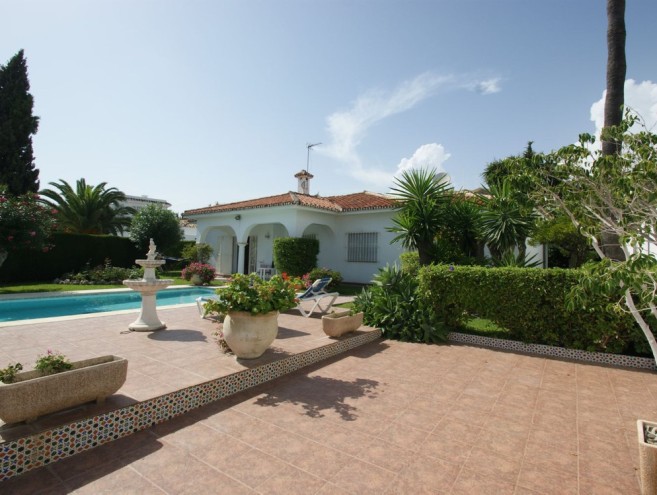 Villa for sale in Nueva Andalucía, Marbella
