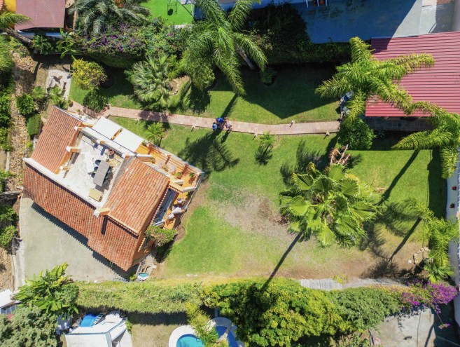 Villa for sale in Nueva Andalucía, Marbella