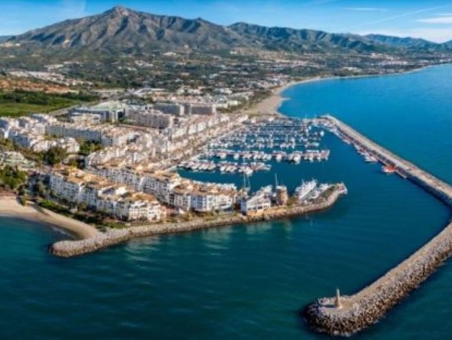 Apartment for sale in Puerto Banús, Marbella