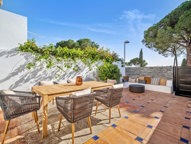 Townhouse for sale in Nueva Andalucía, Marbella
