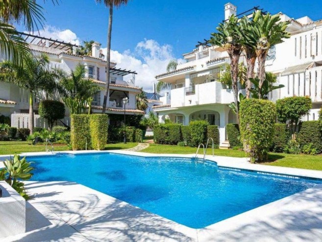 Apartment for sale in Nueva Andalucía, Marbella