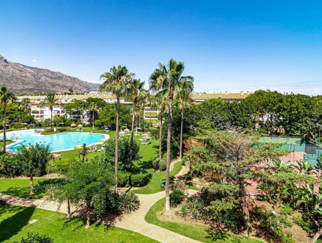 Apartamento for sale in Nueva Andalucía, Marbella