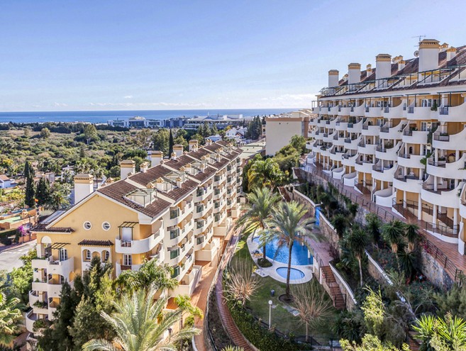 Commerce for sale in Nueva Andalucía, Marbella