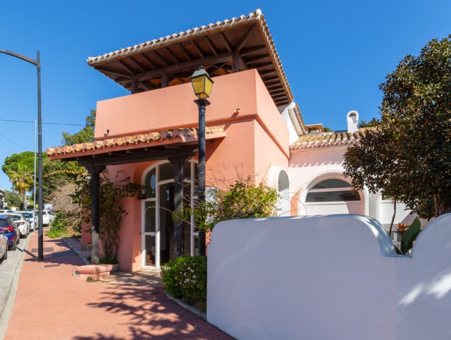 Comercial for sale in Elviria, Marbella