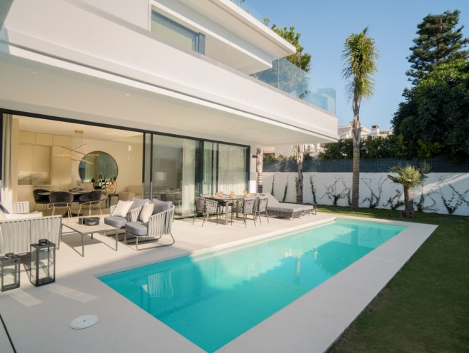 Villa for sale in The Golden Mile, Marbella
