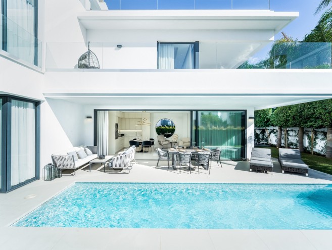 Villa for sale in The Golden Mile, Marbella