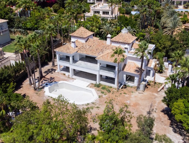 Villa for sale in Sierra Blanca, Marbella