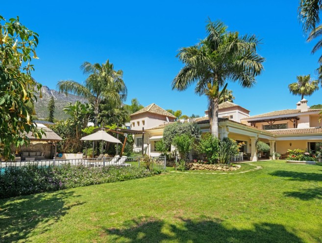 Villa for sale in Nagüeles, Marbella
