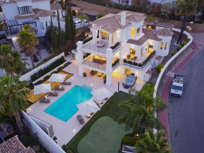 Villa for sale in Nueva Andalucía, Marbella
