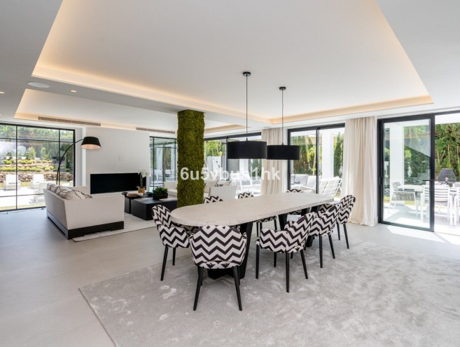 Villa for sale in Nueva Andalucía, Marbella