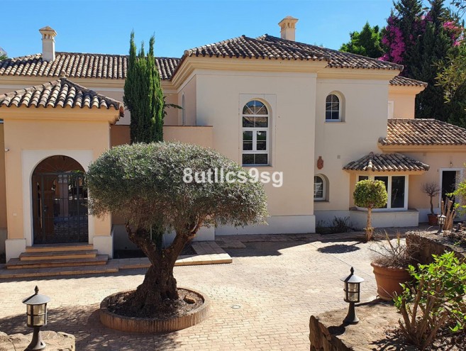 Villa for sale in Nueva Andalucía, Marbella