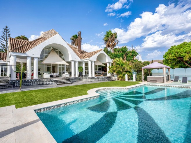 Villa for sale in Nueva Andalucía, Marbella