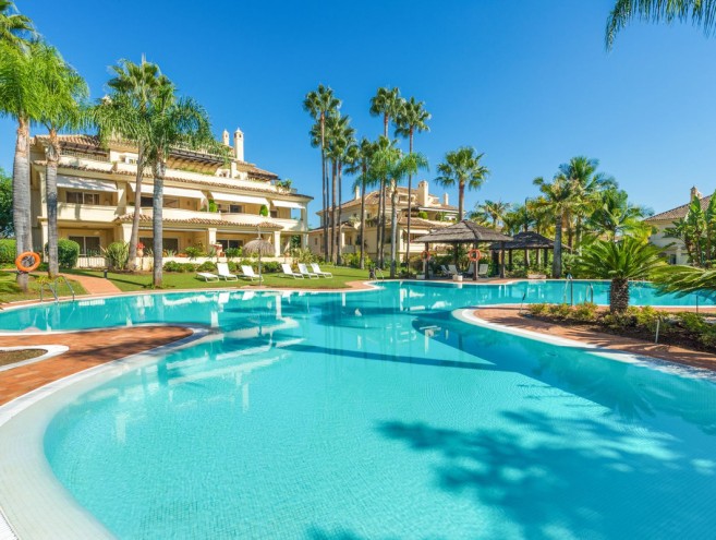 Apartment for sale in Nueva Andalucía, Marbella