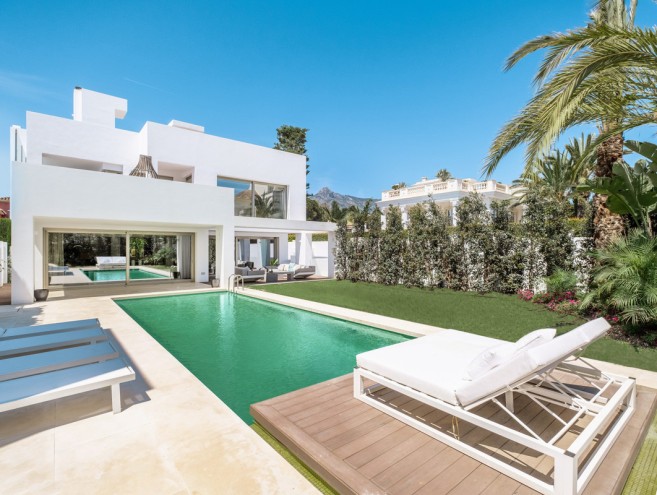Villa for sale in The Golden Mile, Marbella