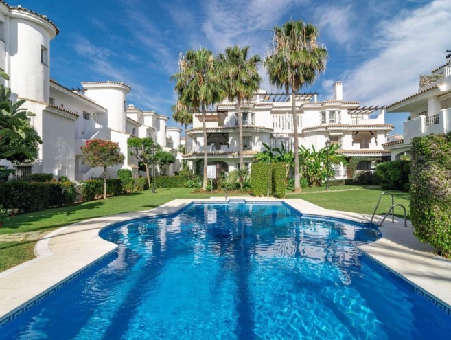 Apartamento for sale in Nueva Andalucía, Marbella
