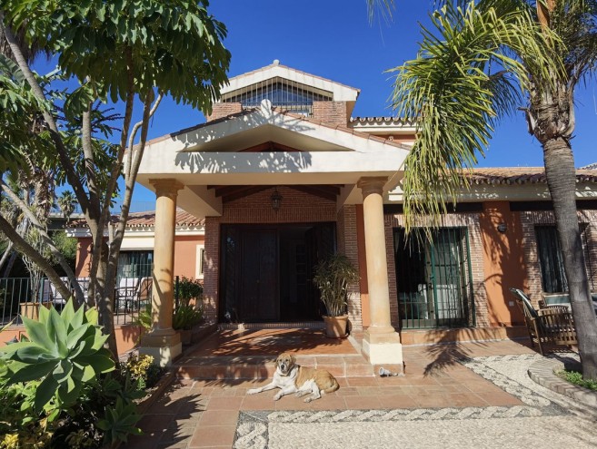 Villa for sale in Nueva Andalucía, Marbella