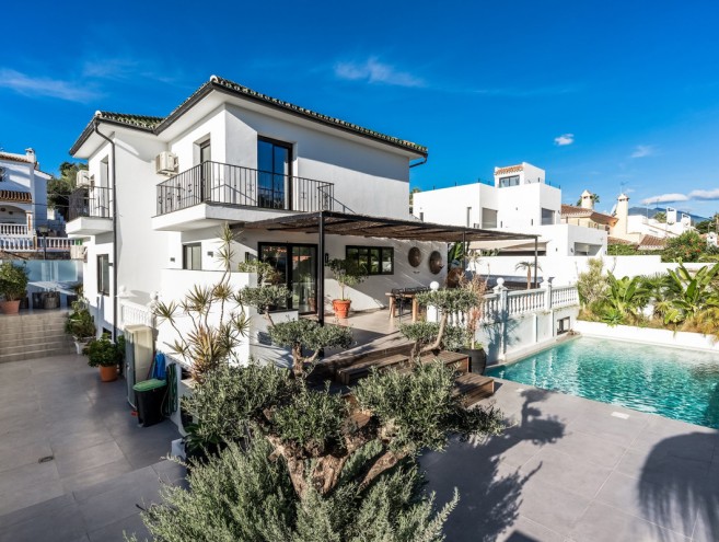 Villa for sale in Nueva Andalucía, Marbella