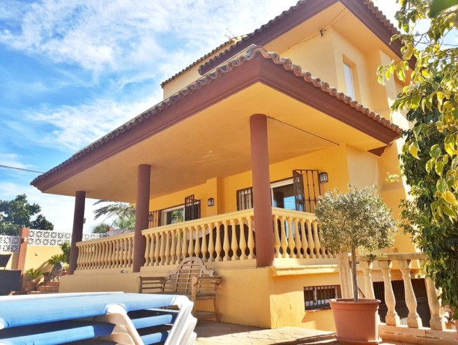 Villa for sale in Nueva Andalucía, Marbella