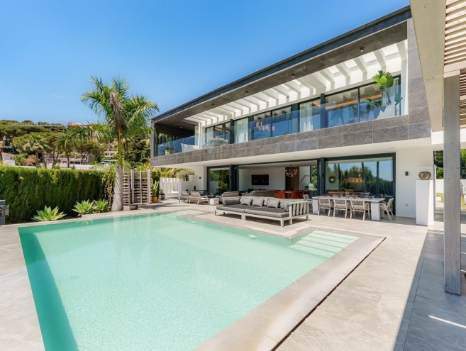 Villa for sale in Nueva Andalucía, Marbella