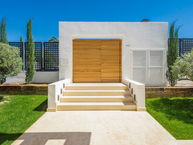Villa for sale in Nueva Andalucía, Marbella