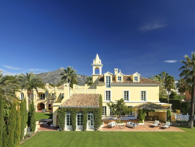 Villa for sale in Aloha, Marbella