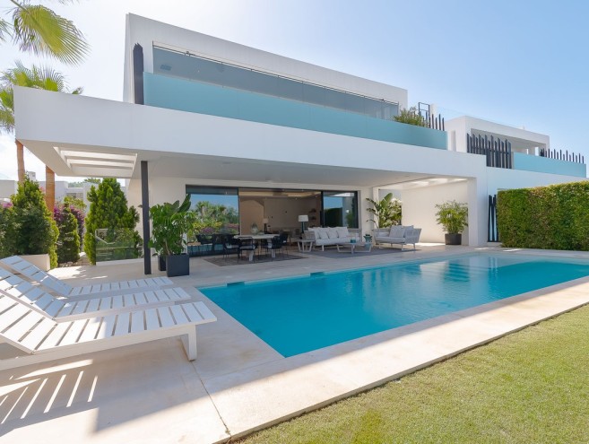 Villa for sale in The Golden Mile, Marbella
