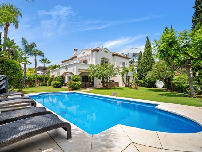Villa for sale in La Quinta, Marbella