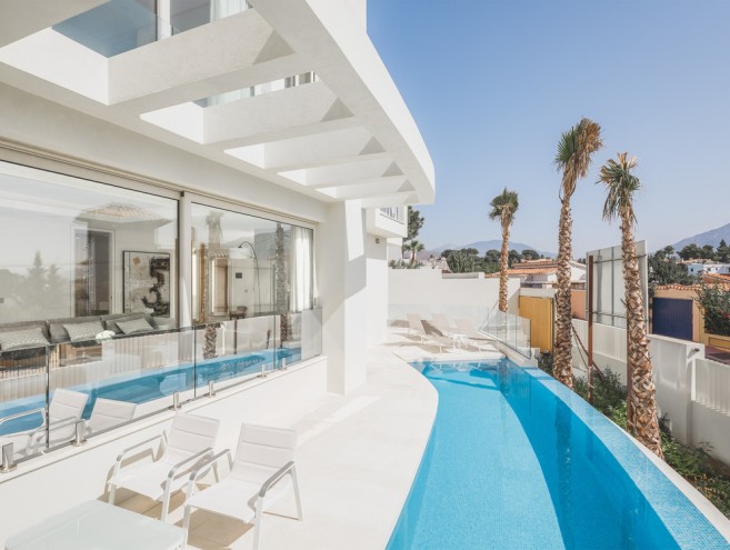 Villa for sale in Nueva Andalucía, Marbella