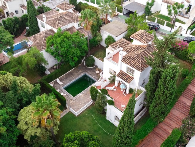 Villa for sale in Nueva Andalucía, Marbella