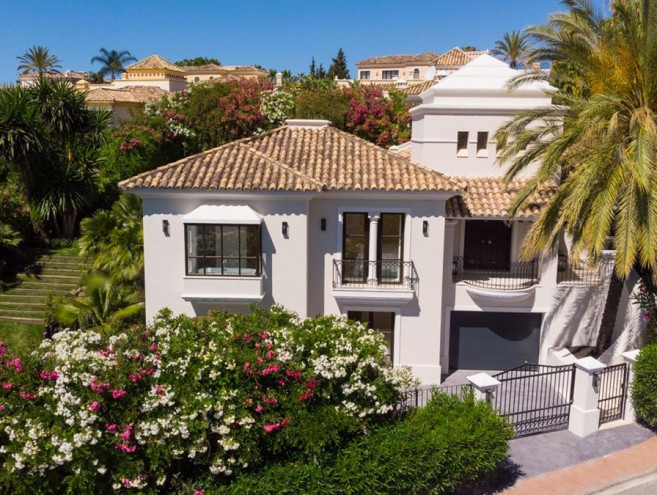 Villa for sale in Nueva Andalucía, Marbella