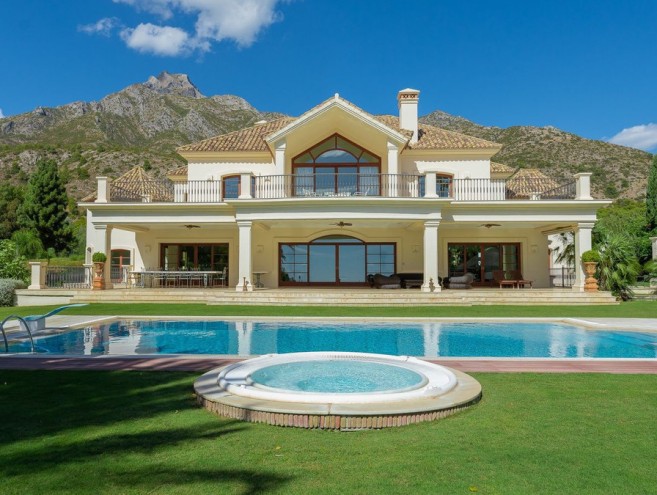 Villa for sale in Sierra Blanca, Marbella