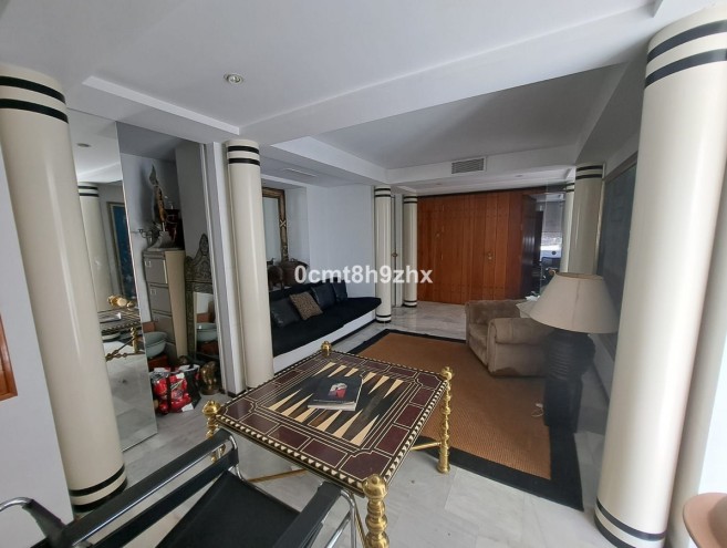 Commercial for sale in Puerto Banús, Marbella