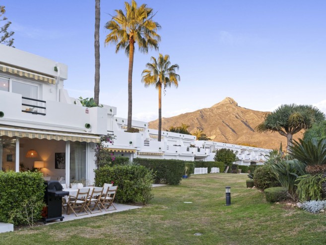 Townhouse for sale in Nueva Andalucía, Marbella