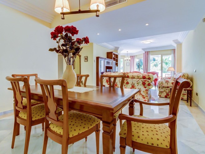 Apartment for sale in Nueva Andalucía, Marbella
