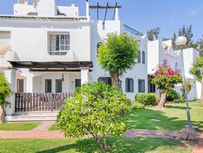 Townhouse for sale in Nueva Andalucía, Marbella