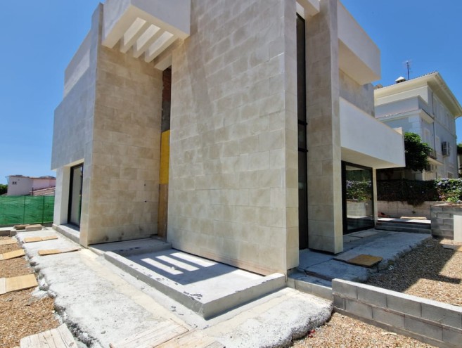 Villa for sale in Nueva Andalucía, Marbella