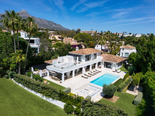 Villa for sale in Nueva Andalucía, Marbella