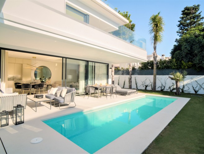 Villa for sale in The Golden Mile, Marbella
