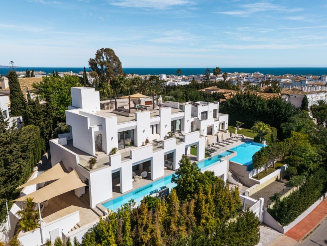Villa for sale in Nueva Andalucía, Marbella