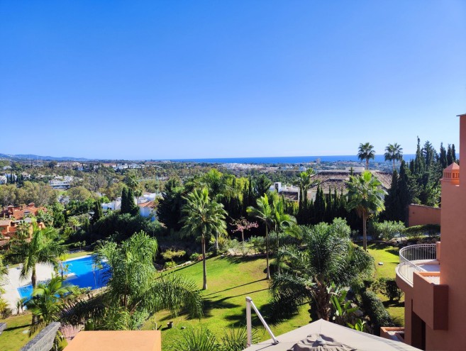 Apartment for sale in Nueva Andalucía, Marbella