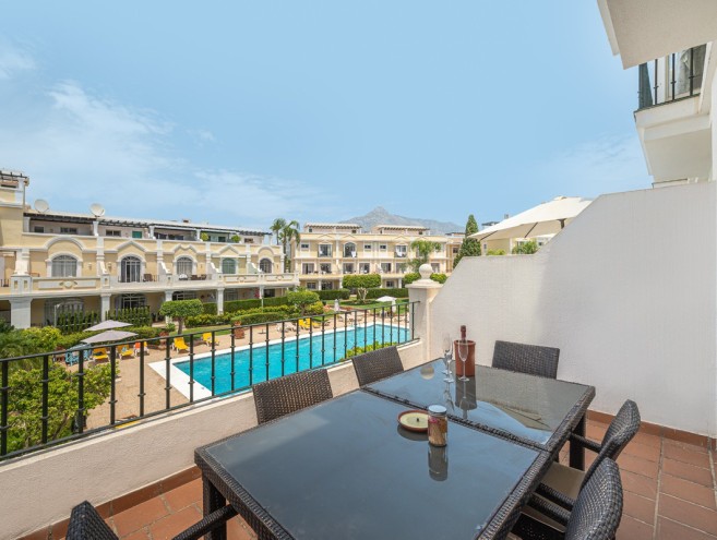 Apartment for sale in Nueva Andalucía, Marbella
