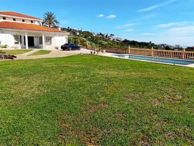 Villa for sale in La Capellania, Marbella