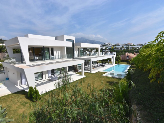 Villa for sale in Nueva Andalucía, Marbella