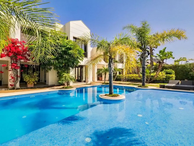Villa for sale in Bahía de Marbella, Marbella