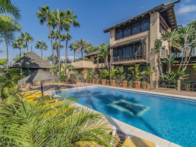 Unifamiliar for sale in Nueva Andalucía, Marbella